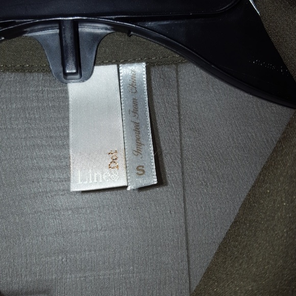 Line & dot green silk button up top with star buttons - Picture 2 of 4